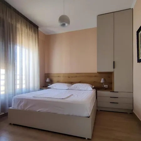 Flower Free Private Parking Apartmán *