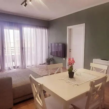 Flower Apartment