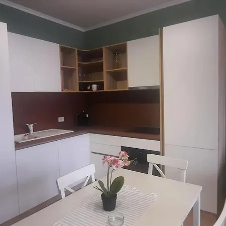 Flower Apartment