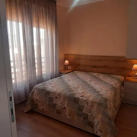 Flower Apartment *